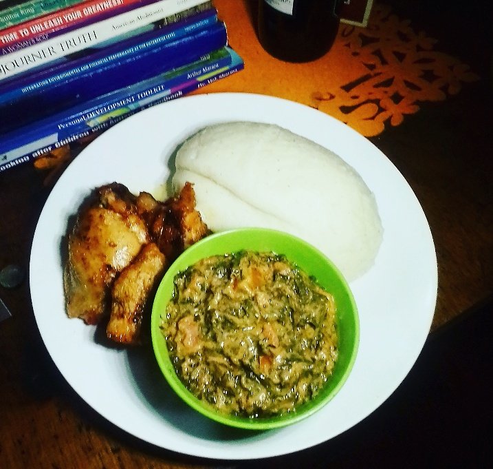 MoeChanda's tweet photo. For those who love something a little traditional๐... Sadza and muriwo unedovi ,and some of that quick roast chicken..simple does it
#MoeCooks ..Celebrate local dishes and showcase #FoodTourism #TouriZim #TourismMonth2020
#DomesticTourism #Chooseday https://t.co/nq1906VGv9