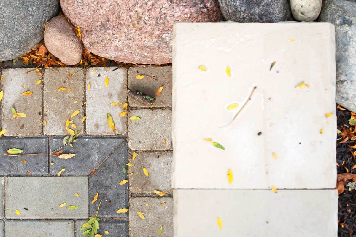 In the next pattern in this series we have seat wall, paver, and stone elements all wrapped into one easy-to-maintain patio. Call us today (847) 989-5593 to get started. #ringerslandscaping #patios #barrington