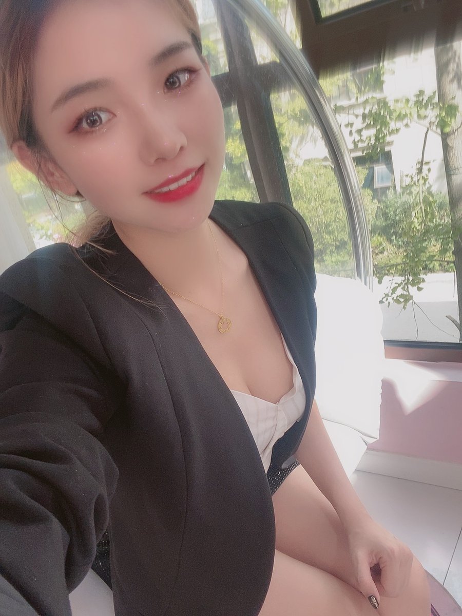 RPrettybaby's tweet photo. 窗外就是一棵桂花树，整个屋子都是甜甜的桂花香，心情真好 https://t.co/ZNRRMwlVFF