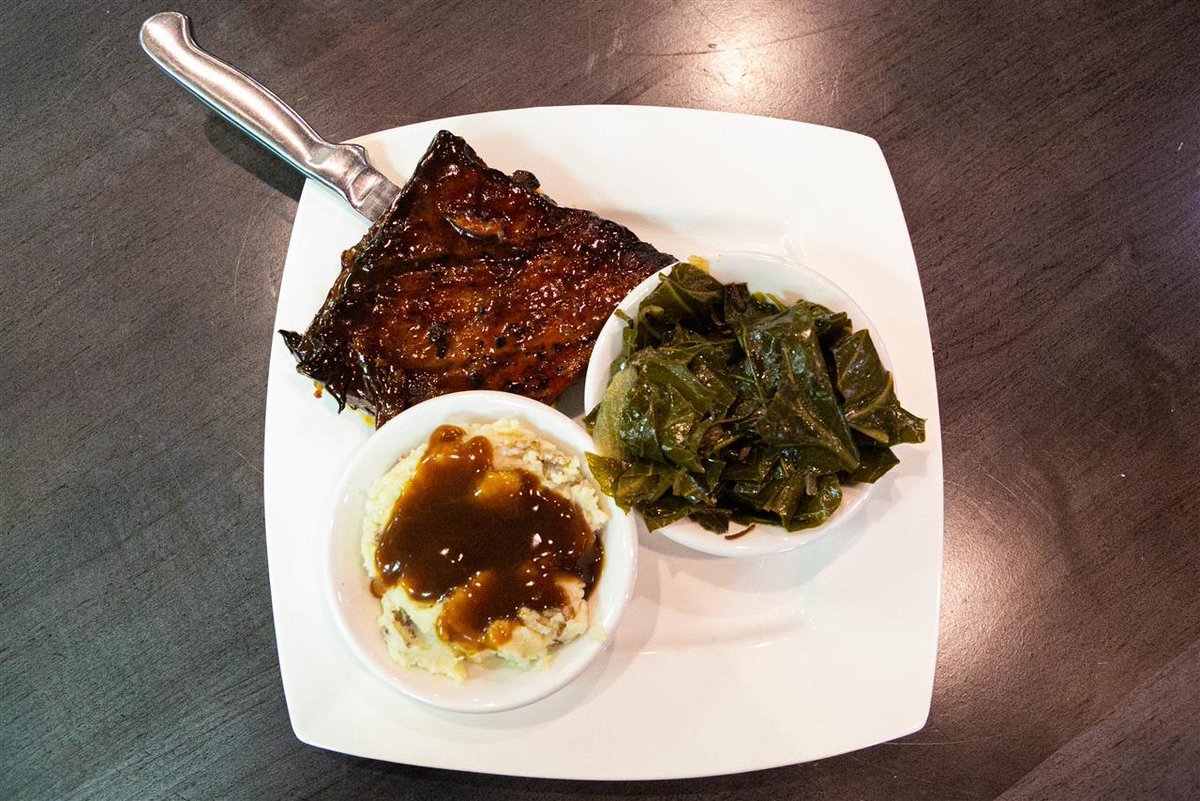 DSmohk's tweet photo. Let us make the lunch that makes your day 🤤
⁣⁣ 
📞 336-252-2253 | https://t.co/CBnlOMT4xH⁣⁣ 
🚗 Dine-in and Takeout! 
⁣⁣ 
#Smohkd #NorthCarolina #Greensboro #SmokedMeats #BBQ #BBQlovers #BBQnation #OpenWeStand #MeatLovers https://t.co/yRixkMUgrp