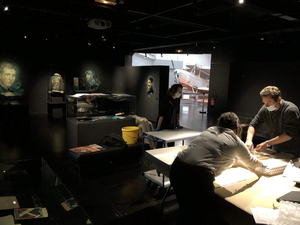 MuseeAirEspace's tweet photo. Après 3⃣6⃣5⃣ jours #ClapDeFin pour l'exposition #C215xLeBourget de @christianguemy au @museeairespace. Vous avez encore la possibilité de découvrir les portraits des Légendes des Cieux dans la ville du #Bourget et dans les halls du musée 👇
https://t.co/mcmwDpmOto https://t.co/1RbtOYQXcF