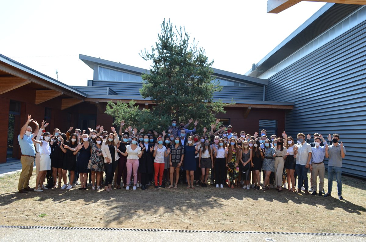 L’ESEPAC <a href="/ESEPAC_43/">ESEPAC</a> a accueilli en ses locaux la Maison Parfums Christian Dior, nouveau parrain de la promotion MASTER Ingénierie Packaging 2020-2022 de l’école, en présence des nouveaux étudiants.