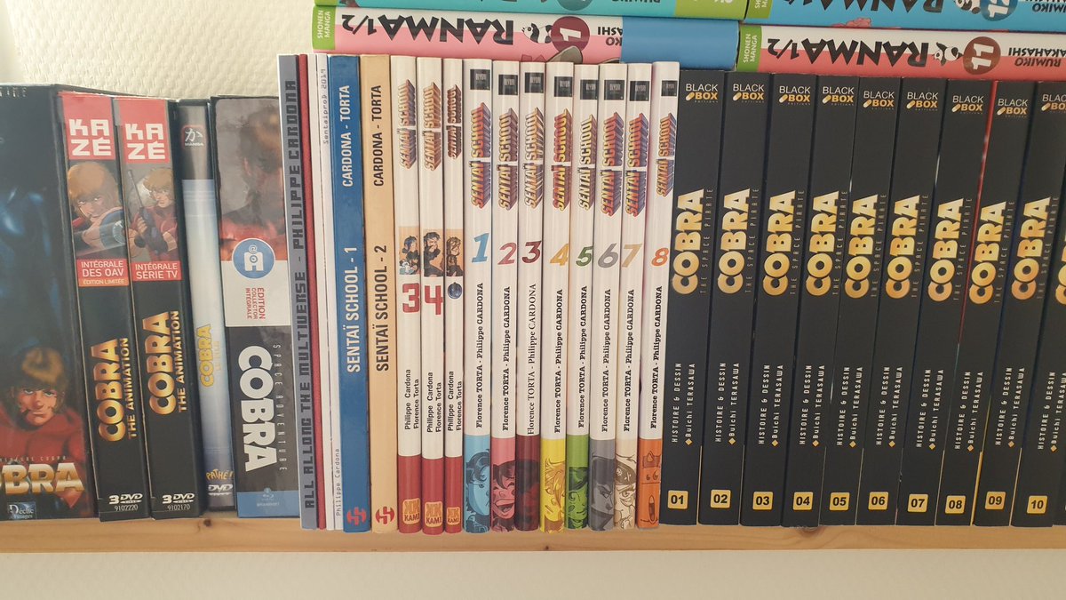 DarkGhost57's tweet photo. Mixomatose et pipe en bois enfin reçu le tome 8 de la #sentaischool de @phil_cardona #badisgood et sitôt fini sitôt a sa place vivement le tome 9 #backisgood https://t.co/QlS79jumJ8