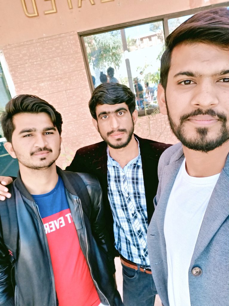 IrfanAli_94's tweet photo. #ThroughbackTuesday #Friends #MBBSdiaries #Clinicalposting https://t.co/da1yakjqsF