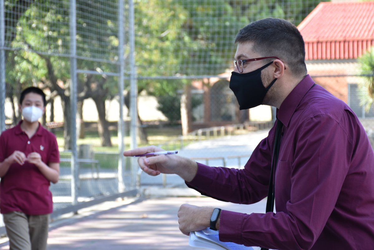 xaloc_edu's tweet photo. Activitat de càlcul mental a l'aire lliure realitzada pels alumnes de #2ESO a l'optativa de Càlcul.

Realització de càlculs amb un temps determinat amb divisions, multiplicacions, sumes, restes i operacions combinades. ➗✖️🤔

#CàlculMental #SortimDeLaula #Educació #Xaloc https://t.co/FOadAZCEqe