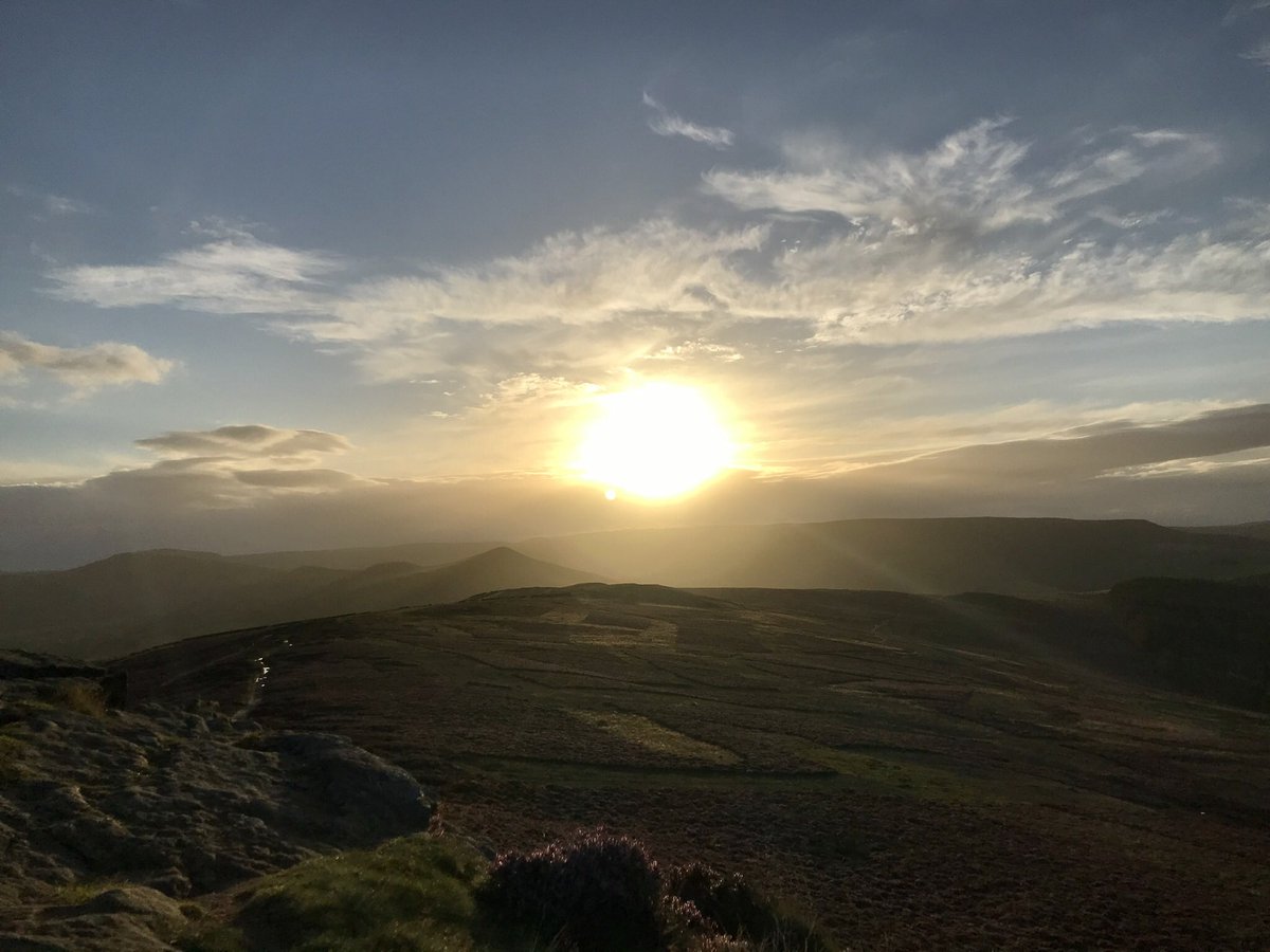 emmaruthwells's tweet photo. @peakdistrict The view from the top of Win Hill 😍 https://t.co/XKYxV1eP1e