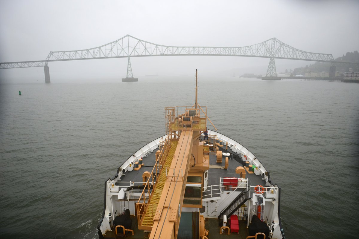USCG's tweet photo. #TravelTuesday brings us to #USCG Cutter Elm in Astoria, OR! The crew is responsible for servicing 114 floating aids within the #MaritimeTransportationSystem of the Columbia River. The river carries $24 billion worth of goods annually.
Follow along: https://t.co/CyKuwtlWNI https://t.co/NHOovBg9SY