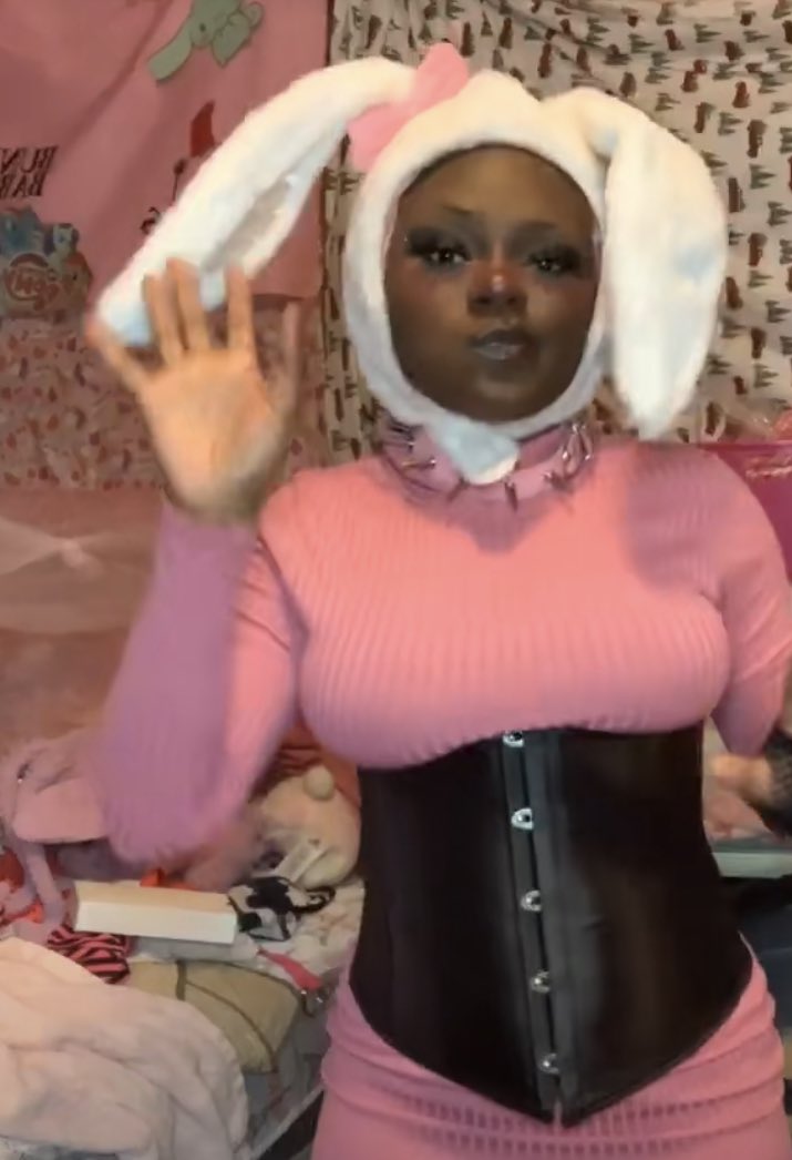 VXMPCORE's tweet photo. Not tiktok putting a fat bitch on my fyp🤢 She gotta use a corset to cover the rolls #fatspo #edtwt https://t.co/RZ55FgzQBu