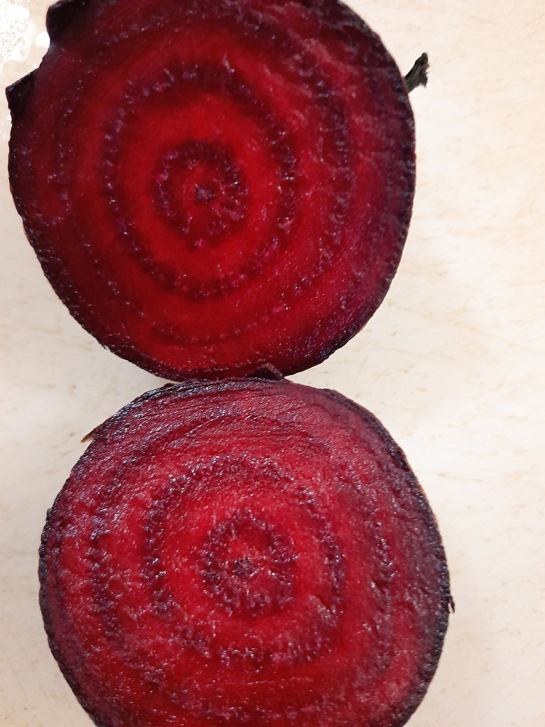 DrGeetanjaliPr1's tweet photo. Be it #Beet or anything that #nature gives us, have you noticed the #symmetry in everything, a #pattern! How #intricately has #God designed this #world with utmost attention to #tiniest #atoms to the #magnanimous #universes https://t.co/m4umlTWVoi
