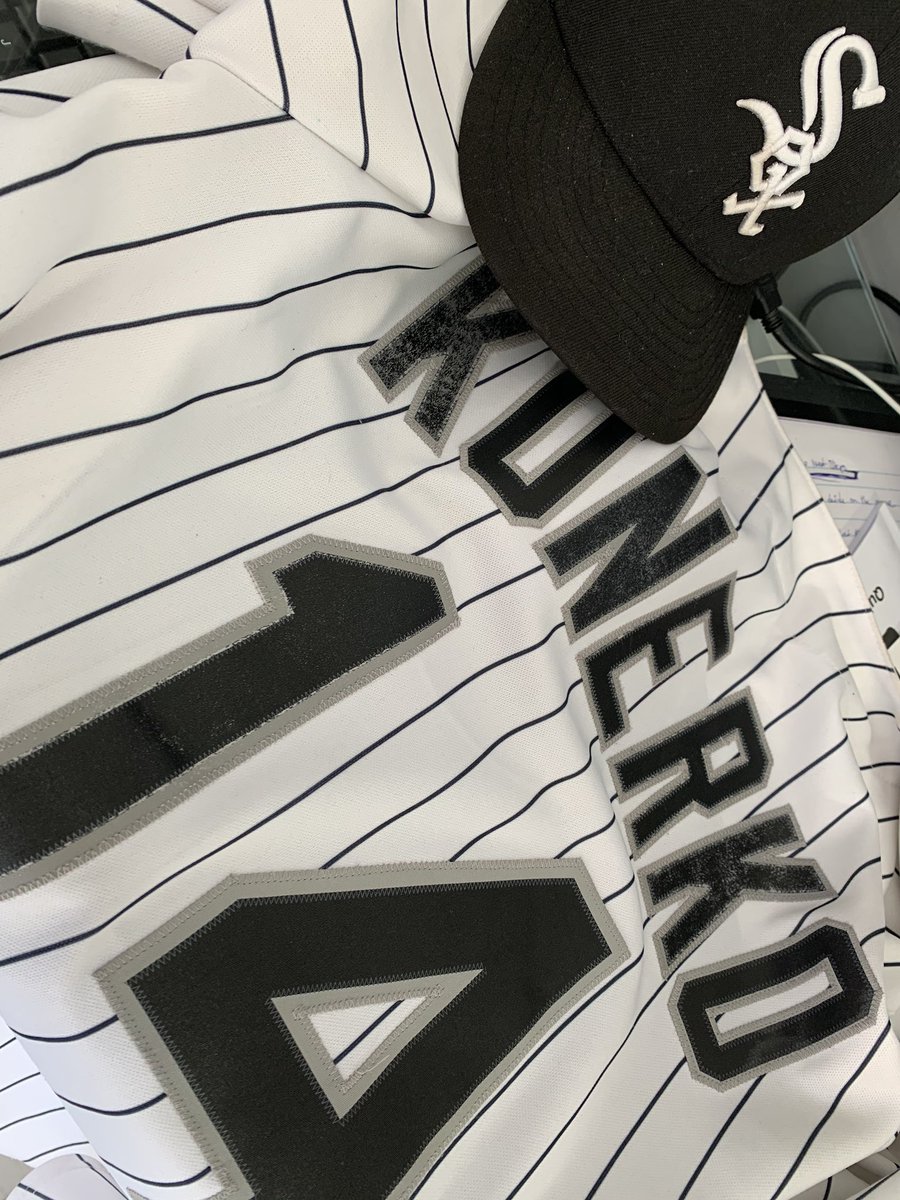 ErubielJaquez's tweet photo. @NBCSWhiteSox #WhiteSox cap and My fave #Konerko jersey. #Postseason #ChangetheGame https://t.co/qEerpJ4MES