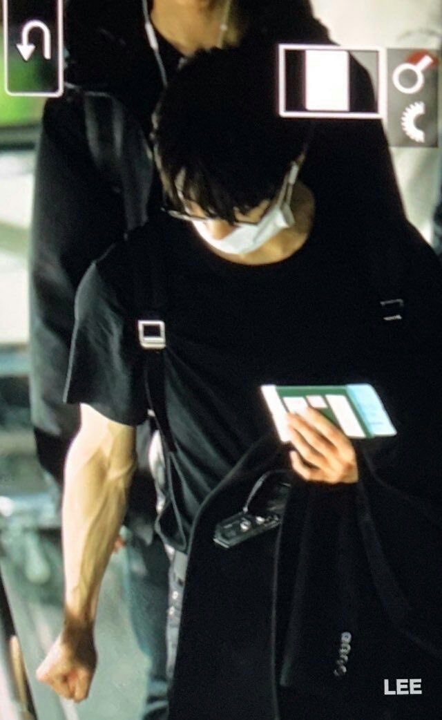 สงสัยในแขนเจโน่มากมันจะขนาดนั้นวะ