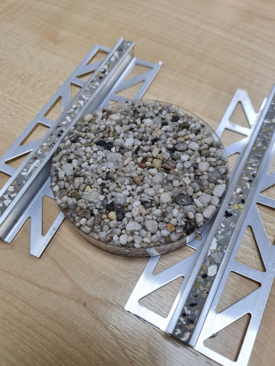 Todays creation... speckled aluminium movement joints matched to <a href="/vubaresin/">Vuba Resin Products</a> Alaskan Tundra. Stunning colour! 
#TuesdayMotivation #Speckled #Resin #Flooring #Profiles #Samples