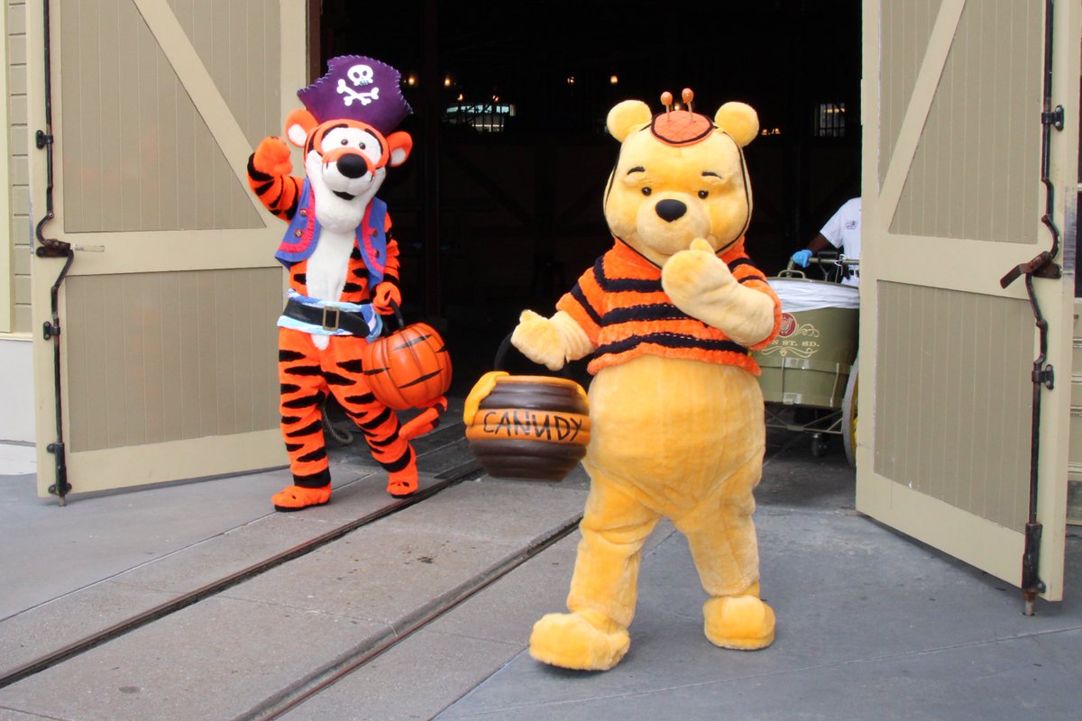 Pooh and Tigger going trick or treating!