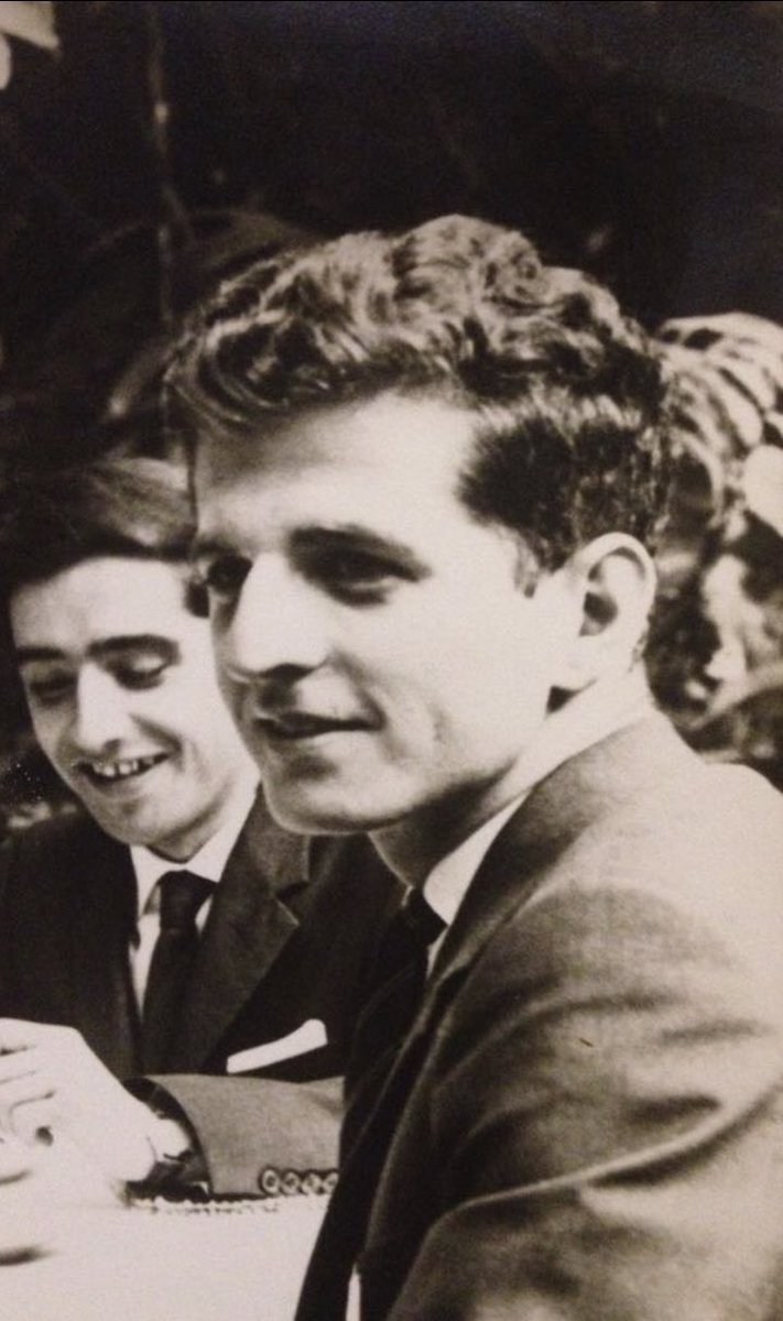 CarlosFGalan's tweet photo. Hoy hace 77 años nació mi padre, Luis Carlos Galán, en Bucaramanga. Una foto de su época de estudiante universitario. Que su espíritu rebelde, inconforme y propositivo nos inspire. Feliz cumpleaños, nos haces muchísima falta. https://t.co/zE4u3LLFPj
