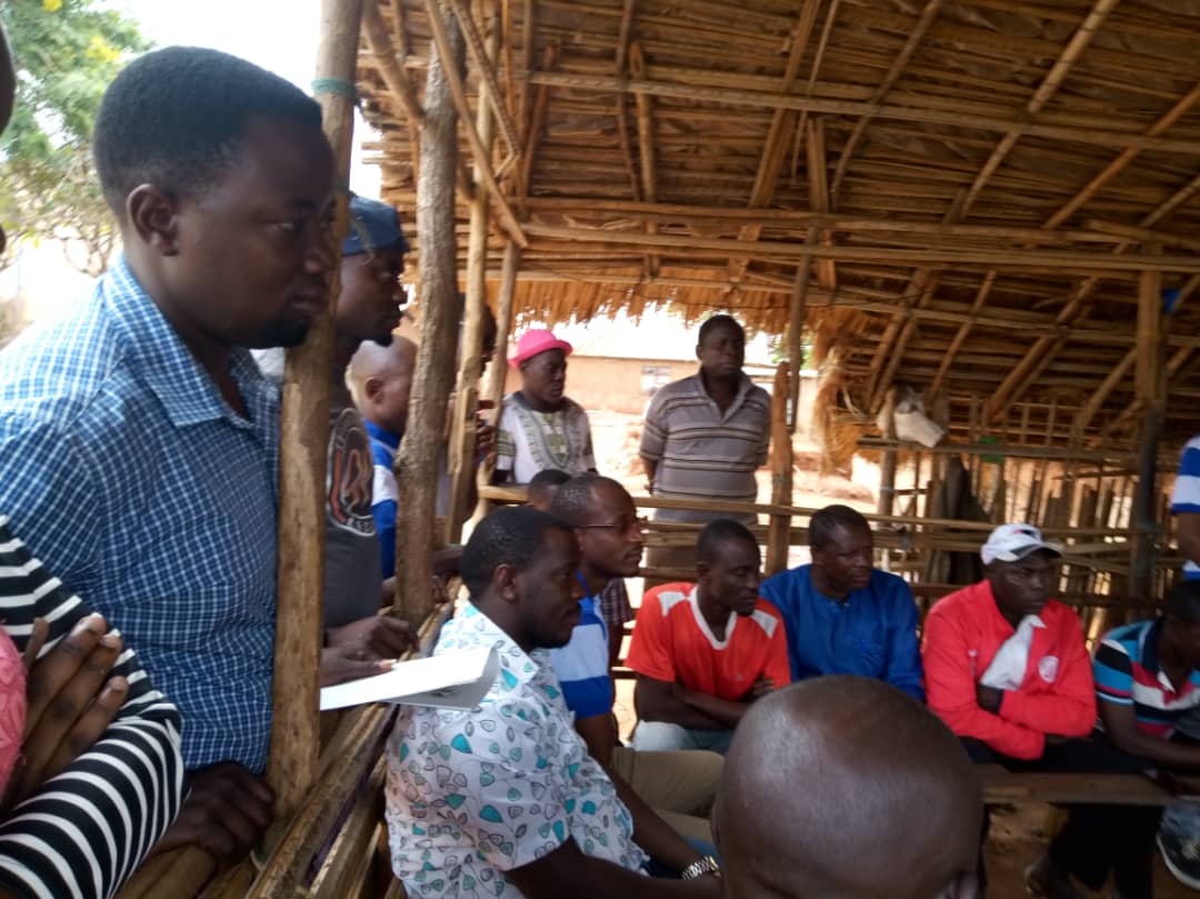 hndatama's tweet photo. Leo Mgombea ubunge jimbo la Kigoma Mjini Ndg @WistonMogha alikuwa kata Gungu katika soko la Gungu kutembelea wapiga kura ambao ni wafanya biashara duka kwa duka. @nccrmageuzihq @MkudeTabyg @Nanda48960100 @NdiholeyeKifu1 @YeremiaMaganja @Joeselasini
#PamojaTutashinda https://t.co/lvzhnYzo0g