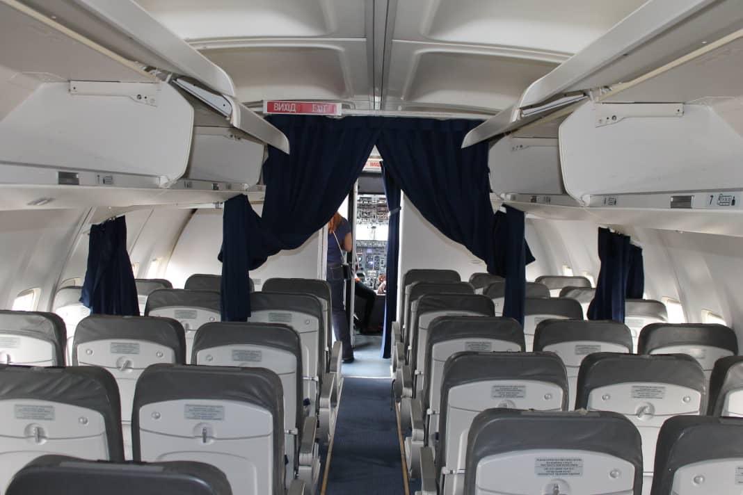 Thierry_Ngogang's tweet photo. Camair-Co s’apprête à reprendre ses opérations au Cameroun grâce à la location d’un Boeing 737 à une compagnie ukrainienne. L’appareil est à Douala depuis ce samedi. https://t.co/JP44TGGrkQ