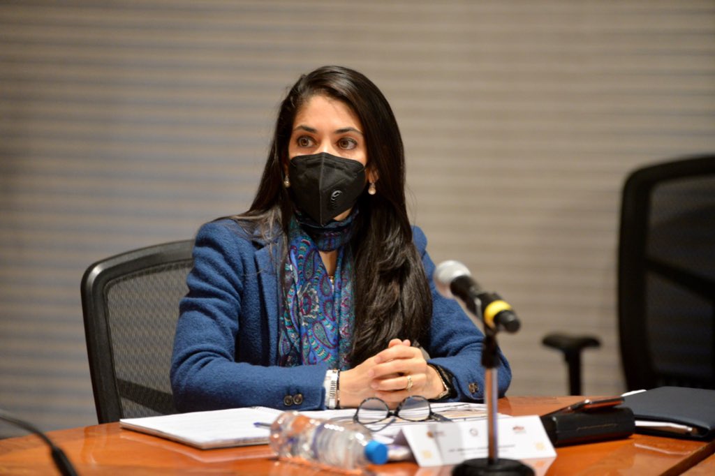 FGE_Veracruz's tweet photo. #ActividadFGE | 📌 Con la finalidad de mantener a la baja los índices delictivos, la Fiscal General del Estado, Verónica Hernández Giadáns participó en la mesa de Coordinación para la Construcción de la Paz, que estuvo presidida por el Gobernador @CuitlahuacGJ. https://t.co/neTXruXkGv