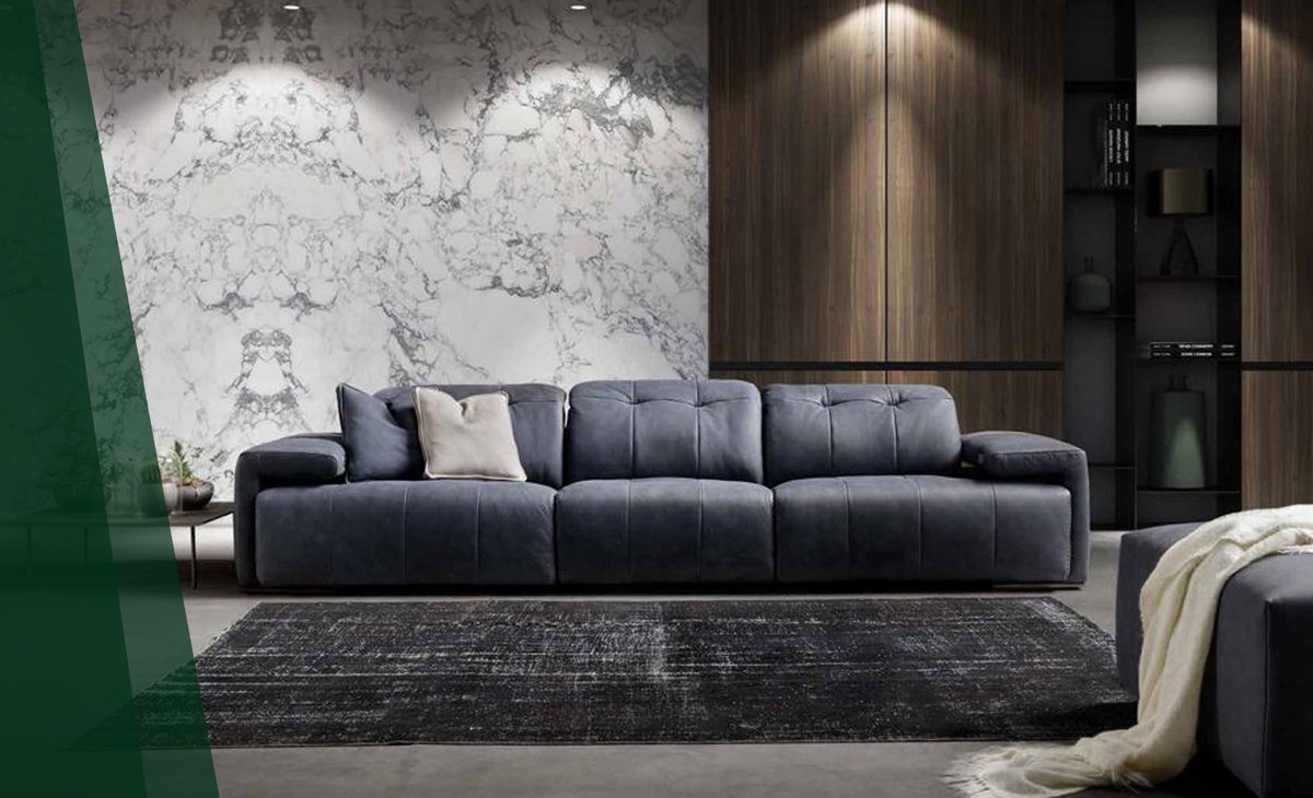 That delicate balance of light and shade in this elegant space gorgeously blends clean, modern architecture with noir-like design and is ideal for complementing any modern living room 🏠

Wanting to change-up your living room? This gorgeous space is seriously inspiring us! 😍