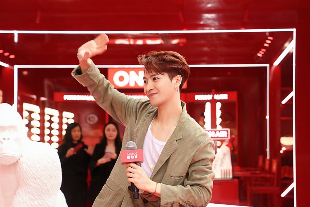 sweetiewang328's tweet photo. 200929 Jackson at Armani Box Event 💖

👇 Support " #PrettyPlease " 🐺💥
https://t.co/jMRSbKe5lK

#JacksonWang #王嘉爾 #王嘉尔 #잭슨 
#TEAMWANG #TEAMWANGDESIGN https://t.co/ciOXq6wIh4