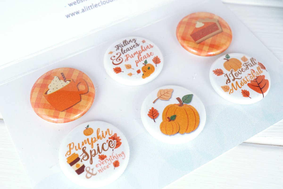 ALCloudStudio's tweet photo. Your fridge wants them 😁 Pumpkin spice and fall themed fridge or office magnets. #handmade #falldecor #officestyle #AutumnTreats #shopsmallbusiness 
https://t.co/1EmPrlHOPb https://t.co/HmP3fqfCkj