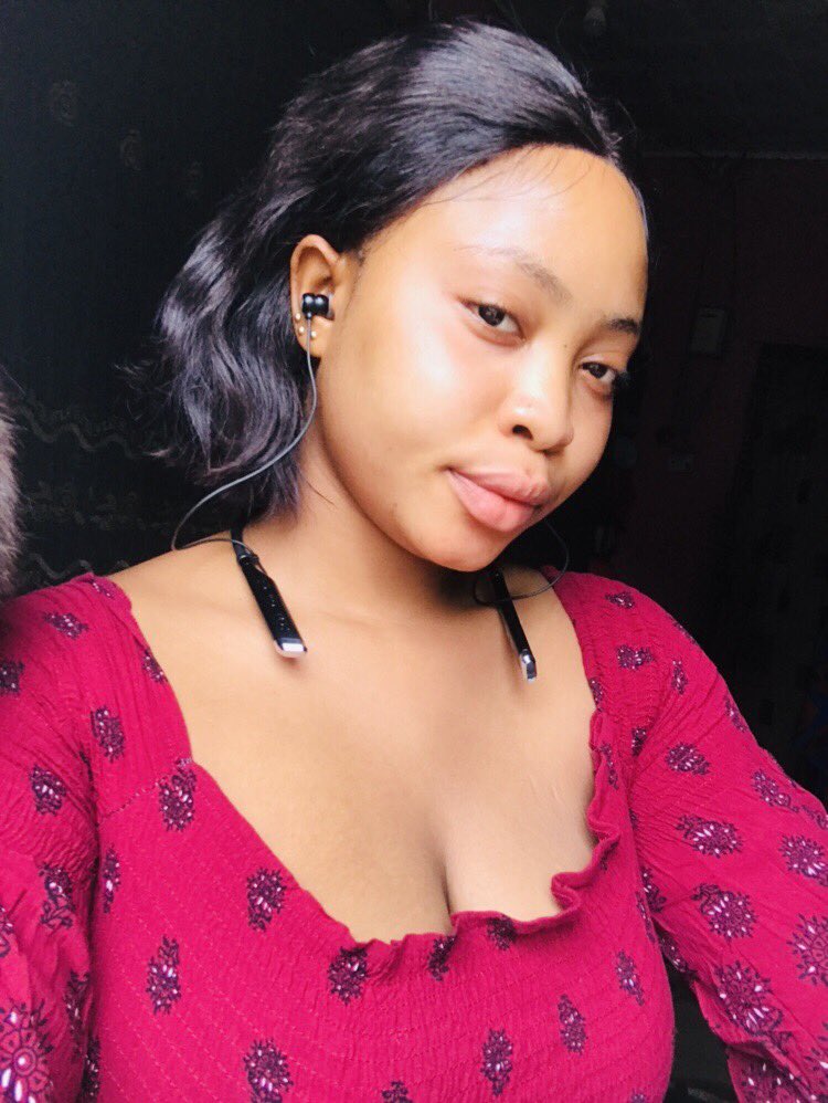 Iyefu3's tweet photo. I don’t know 🤷‍♀️ but I’m blessed 🙃🖤🔥 https://t.co/PC9KJxqKYV