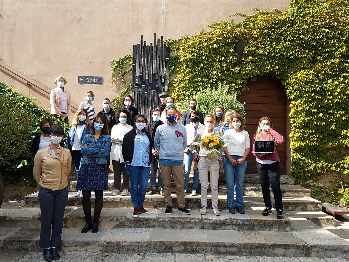#Photo de classe 📸 avec la marraine de promotion Aurélie Bertin, qui est à la tête du Chateau Sainte Roseline !
Le cadre de travail est sympa hein ? Si ça vous dit, il suffit de rejoindre Les Premières Sud !
