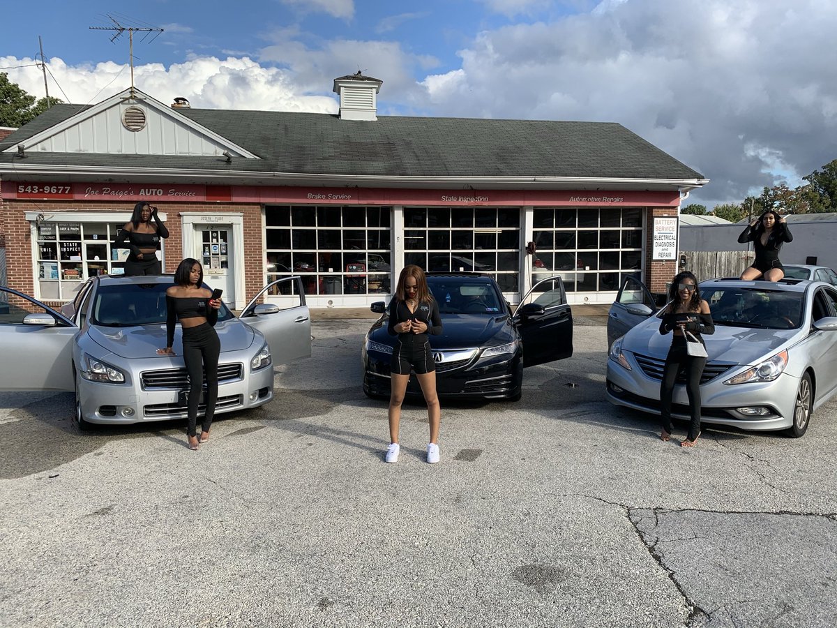 ShatayaSelena's tweet photo. couple bad bitches with me &amp; they rocking CV 🖤 @CaelumVault 10/01 https://t.co/591IlY4fHC
