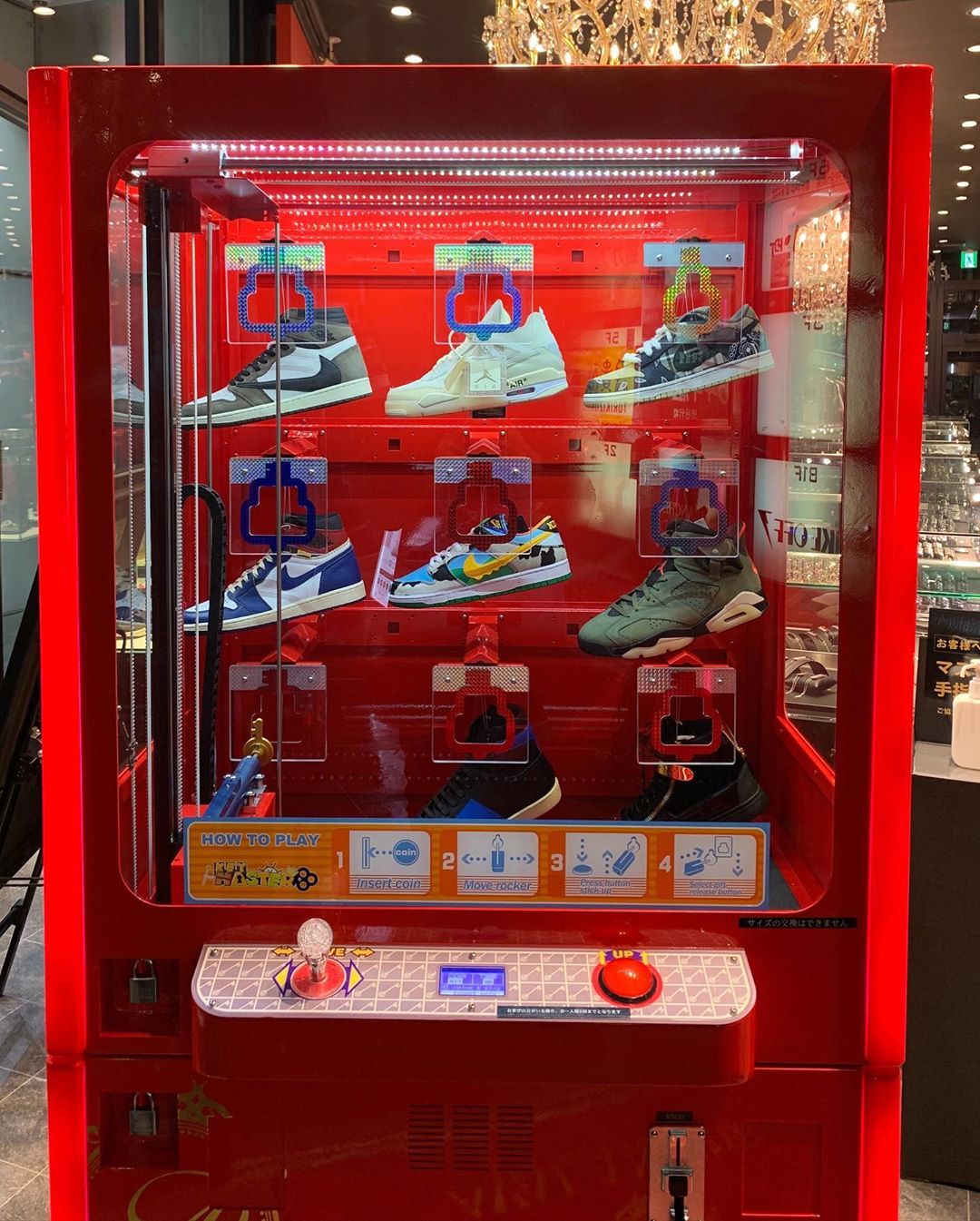 Wrep Avalanche渋谷店にスニーカークレーンゲームが登場 景品はレアスニーカー ゲーム機内にはトラヴィスダンクやトラビスジョーダン6 ジョーダン4 オフホワイトなどをご用意 話題間違いなしのクレーンゲームをご体験下さい T Co