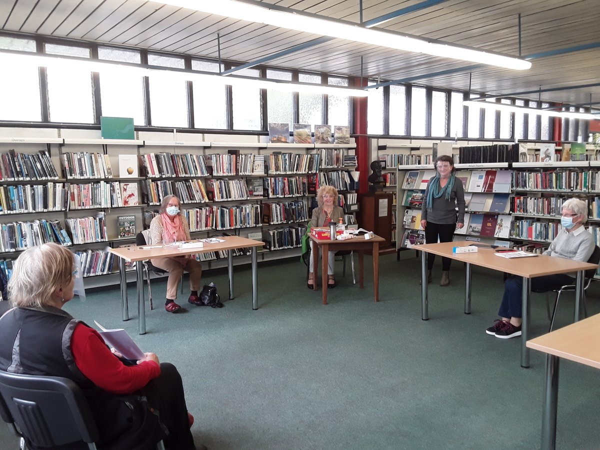 clarelibrary's tweet photo. Participants in today's #smartphone #class at DeValera Library, Ennis.
#adultlearners #phone #tutorial #tutor #seniorcitizens #keepswiping #socialdistancing #facemasks #librariesireland #takeaclsoerlook https://t.co/JGQAqY7ZO0