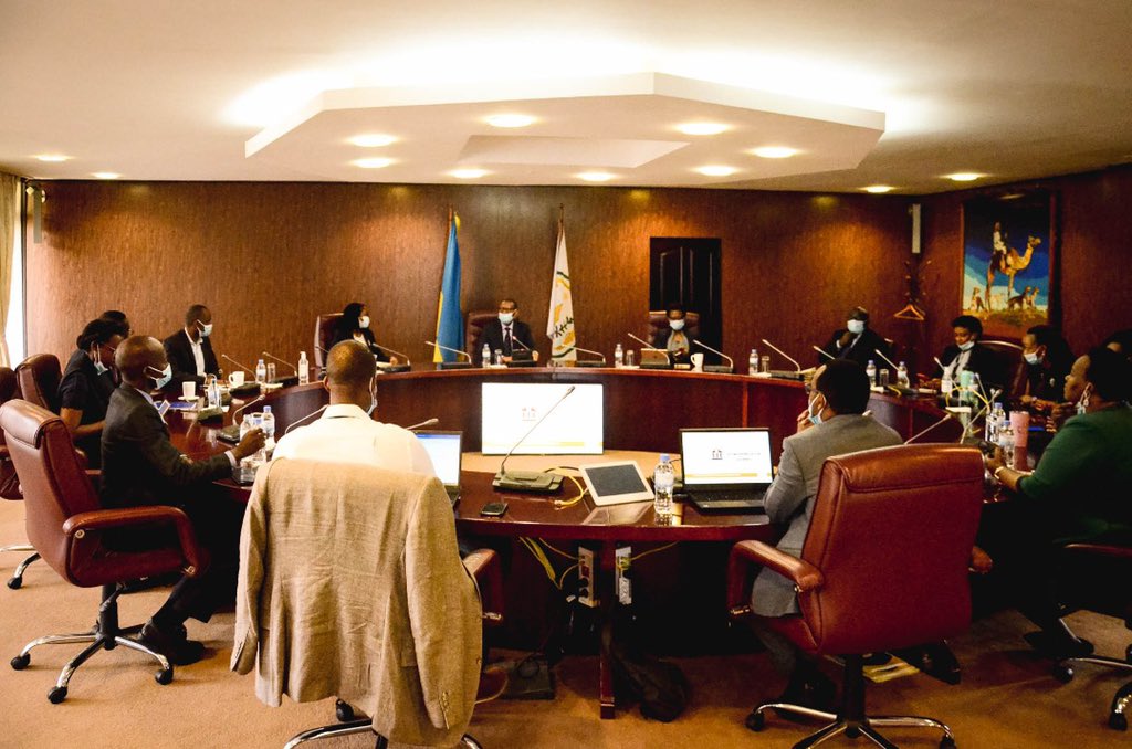 CentralBankRw's tweet image. This morning @CentralBankRw was honored to host the Minister of @RwandaICT - @MusoniPaula , CEO of RISA @IBMuhizi, MD Kigali Innovation City- @tessagara and Col. David Kanamugire - CEO National Cyber Security Agency