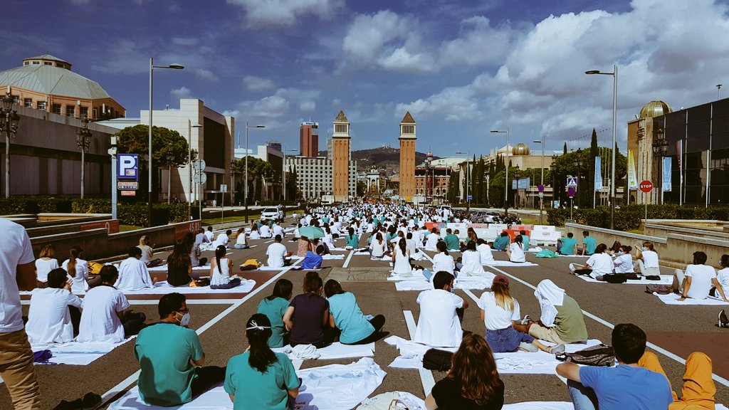 HUBresidents's tweet photo. Aquí estamos y aquí seguimos @vagaMIRsCat #HuelgaMIR @tv3cat @albaverges @COMBarcelona @metgescatalunya @CatalunyaRadio @rac1 @parlamentcat @mlalanda @CartiStories @hbellvitge https://t.co/D4qtifyNL9