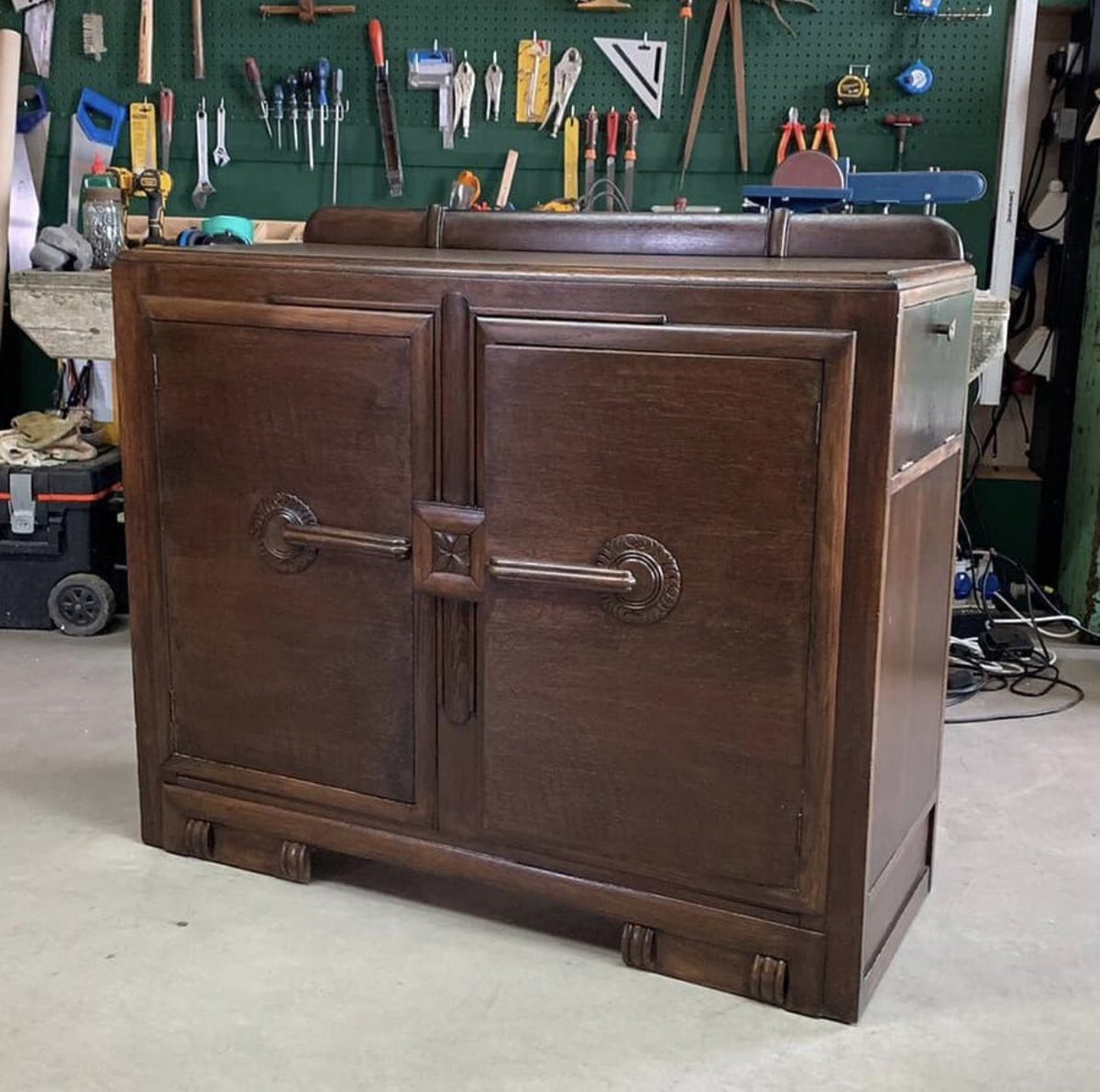 MendItForMoney's tweet photo. The first item to be sold by Mend It For Money is being hosted by Lee St John

It’s a gorgeous Art Deco drinking cabinet. Made in a dark oak wood with a side door that revolves to reveal drinks holders. Free delivery. For more info see the link in our bio. https://t.co/kCsSKFDthw