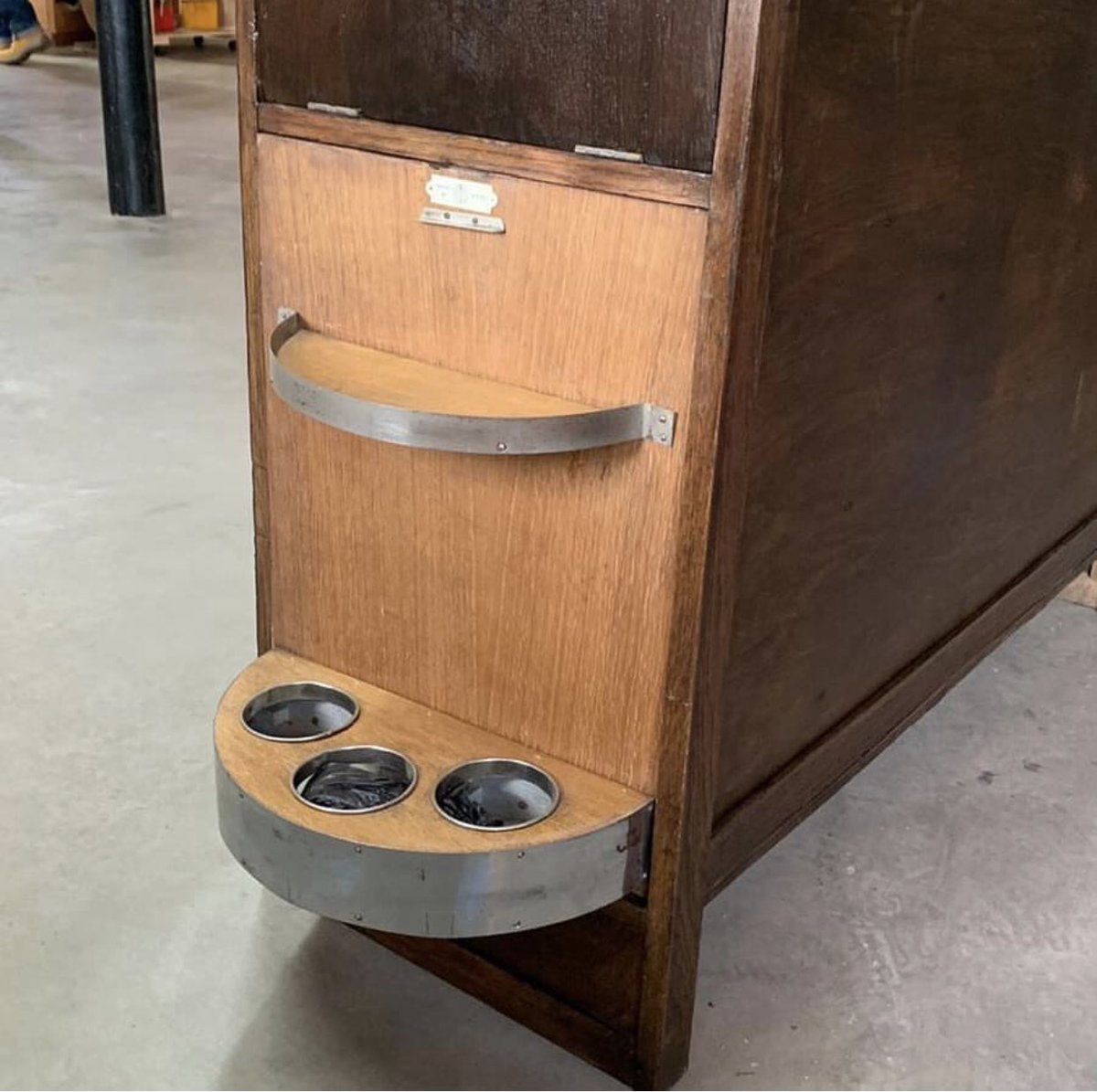 MendItForMoney's tweet photo. The first item to be sold by Mend It For Money is being hosted by Lee St John

It’s a gorgeous Art Deco drinking cabinet. Made in a dark oak wood with a side door that revolves to reveal drinks holders. Free delivery. For more info see the link in our bio. https://t.co/kCsSKFDthw