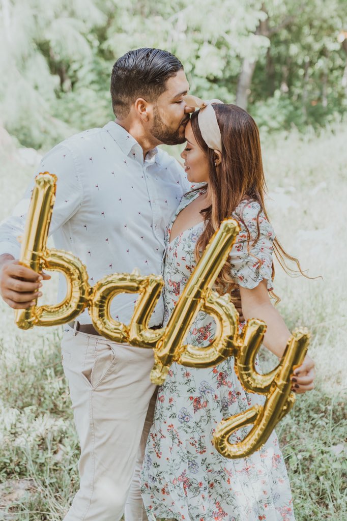 ArletteRiveraB's tweet photo. ¡𝑩𝒂𝒃𝒚 𝒊𝒔 C𝒐𝒎𝒊𝒏𝒈! 🤰🏻♥️
Gracias Dios por el milagro de vida que ha plantado en nosotros, nuestro mayor anhelo. Nos demostraste a través de este proceso que tu tiempo es perfecto y cuando las manos del hombre se cansan, vienen la tuya, la que siempre nos sostienen. https://t.co/5yLtGb843Z