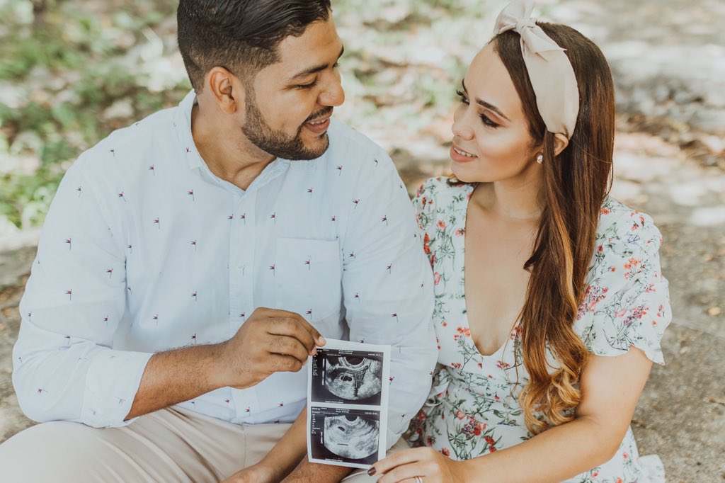 ArletteRiveraB's tweet photo. ¡𝑩𝒂𝒃𝒚 𝒊𝒔 C𝒐𝒎𝒊𝒏𝒈! 🤰🏻♥️
Gracias Dios por el milagro de vida que ha plantado en nosotros, nuestro mayor anhelo. Nos demostraste a través de este proceso que tu tiempo es perfecto y cuando las manos del hombre se cansan, vienen la tuya, la que siempre nos sostienen. https://t.co/5yLtGb843Z