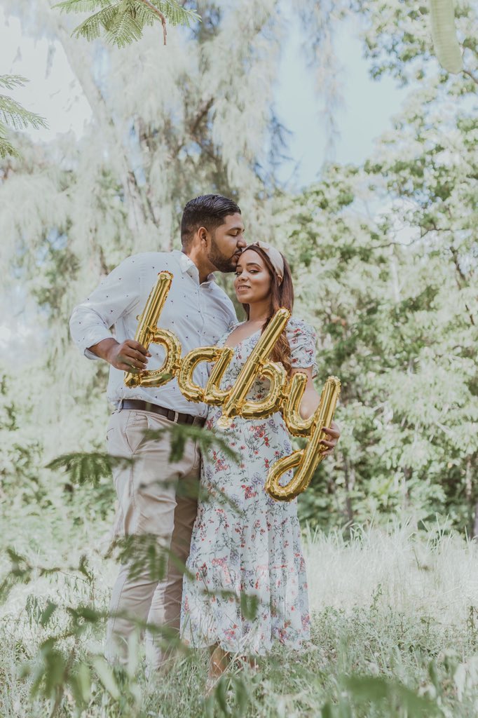 ArletteRiveraB's tweet photo. ¡𝑩𝒂𝒃𝒚 𝒊𝒔 C𝒐𝒎𝒊𝒏𝒈! 🤰🏻♥️
Gracias Dios por el milagro de vida que ha plantado en nosotros, nuestro mayor anhelo. Nos demostraste a través de este proceso que tu tiempo es perfecto y cuando las manos del hombre se cansan, vienen la tuya, la que siempre nos sostienen. https://t.co/5yLtGb843Z