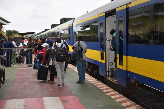 aflomagazine's tweet photo. Setrag a fait 43,1 milliards de FCFA de chiffre d’affaires en juin 2020.
#Gabon #SetragEntreprise #chiffreDaffaire #economie #resultatpossitive #covid19 #transportferroviaire #train #transporturbaine #population #logistique #supplychain 
https://t.co/WAYoDXoJ0d https://t.co/HHaQZvtjrk