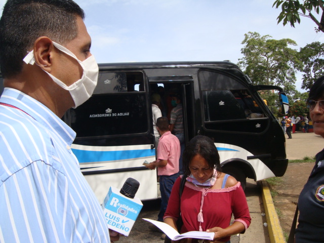 promopubli2015's tweet photo. TRANSPORTE en #Guayana , escuchamos al gremio, el problema del combustible y el DOLLAR es uno de sus incomodidades, por otro lado los usuarios se quejan del precio del pasaje #Bolivar #CiudadGuayana #SanFelix #29Sep #GuayanaCity #Pzo #Puertordaz #Soypuertordaz https://t.co/hqboxJC0B5