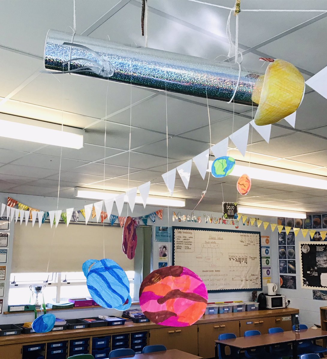 Broadlands_hfds's tweet photo. Year 5 have brought in more incredible pieces of homework this week. These mini projects, based on our topic “Space and our Solar System”, earnt children extra DoJos. #BLANDSscience #BLANDStopic #BLANDShomework #spaceandbeyond #solarsystems #planets #Rocketmodels #proudteacher https://t.co/r5FKjgLPMI