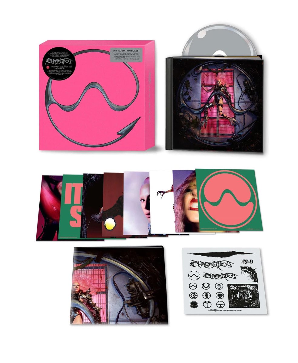 lgagaperu's tweet photo. Imágenes de la edición limitada de #Chomatica. Esta edición incluye:
• Versión deluxe
• Vinilo de "Stupid Love"
• Póster
• Postales
• Tatuajes temporales
• Imagen del disco de “Stupid Love” https://t.co/67eiszQQ0u
