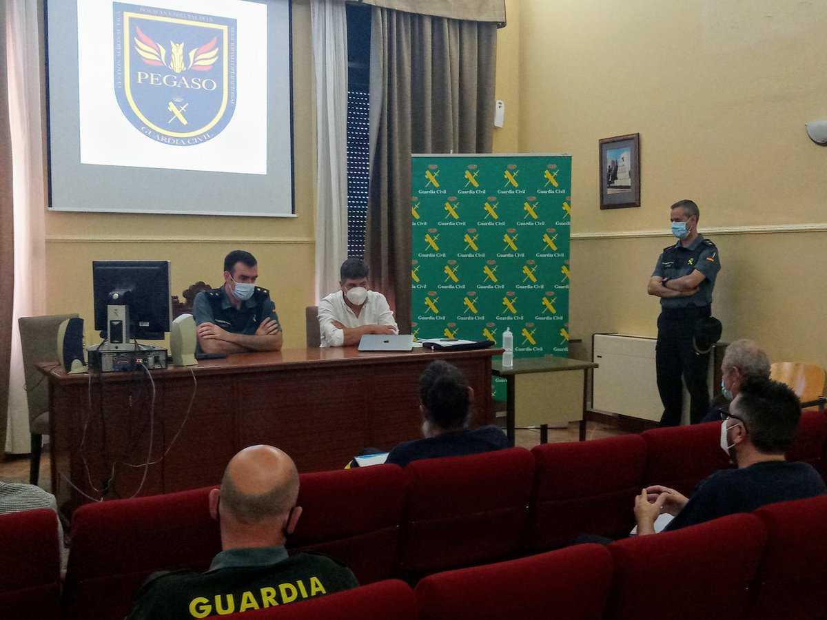 guacivilCordoba's tweet photo. El equipo PEGASO de la @guardiacivil de #CordobaEsp y el Consorcio Provincial de bomberos de @dipucordoba colaboran para el uso seguro y eficaz de drones en la gestión de emergencias. https://t.co/kmYlO7DwyI