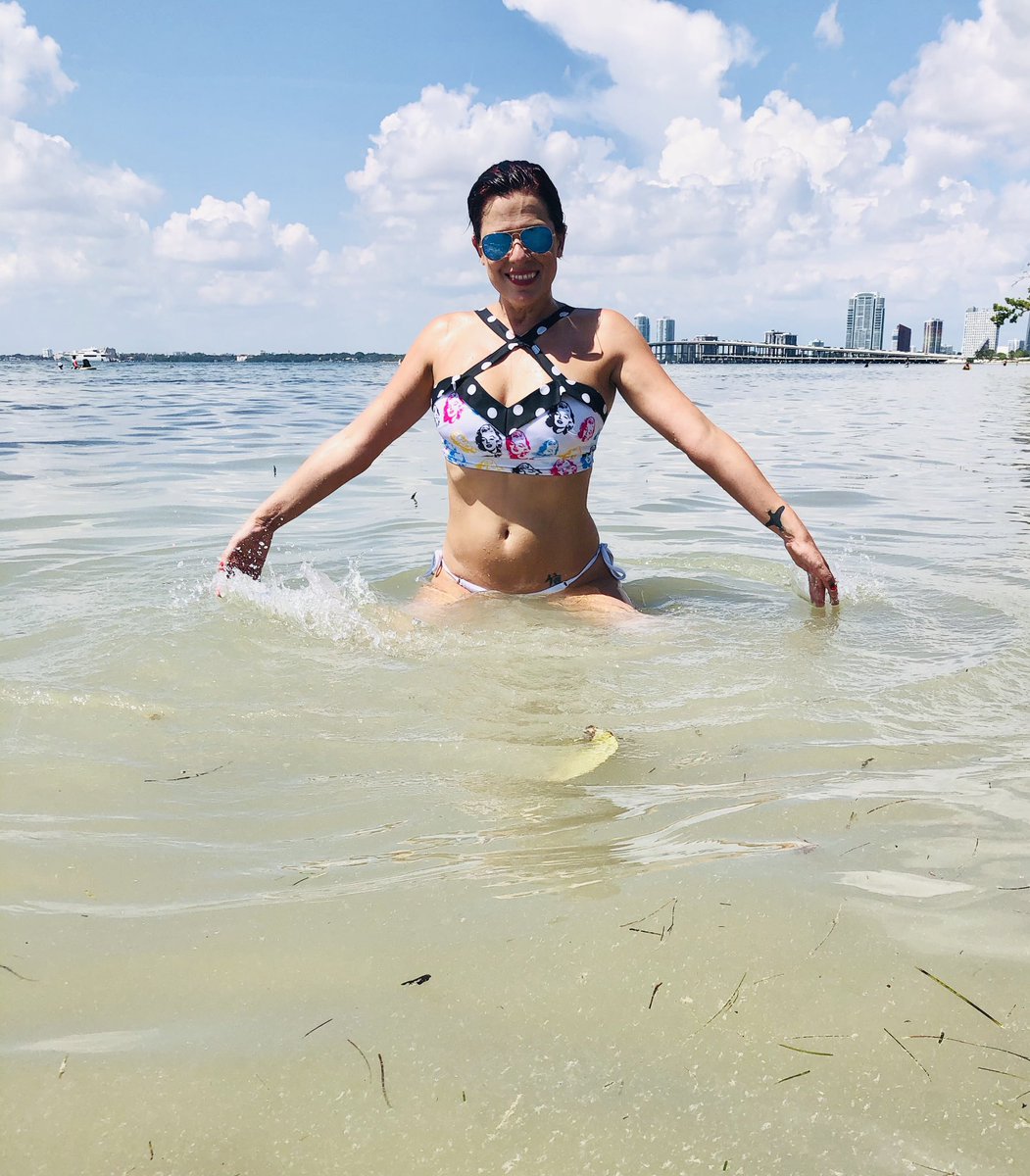 zaidamusic's tweet photo. What a fun photo shoot! I went from Little Havana to Key Biscayne. Here are some behind the scenes photos. https://t.co/AJy8UA2SLQ💋 #zaidamusic #zaida #photoshoot #littlehavana #keybiscayne #hotbutfun #lovinglife #saturdayvibes https://t.co/TGrsPo3ZWm