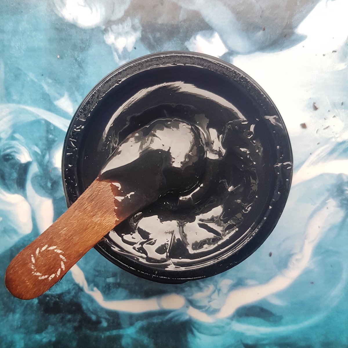 NEW: a freshly launched jet black mask with gel to milk magic? discover <a href="/DafnaSkincare/">Dafna's Skincare</a> latest DETOXIFY formula! this multi-tasker is one you #skincare lovers don't want to miss: theecological.co.uk/2020/09/dafnas…

#beauty #facemask #ethical #vegan #greenbeauty #cleanbeauty #naturalbeauty