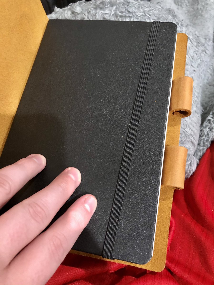 YoungGun8140's tweet photo. 2/2) If you’re interested in either one of these let me know and I’ll send you the websites. I cannot wait to begin writing and drawing in these. #Journaling #Drawing #sketchbook #Believe #Seek #SmallBusinesses keeps #America running. #LeatherJournal #Leather #leatherLibrary https://t.co/ALC55utLJd