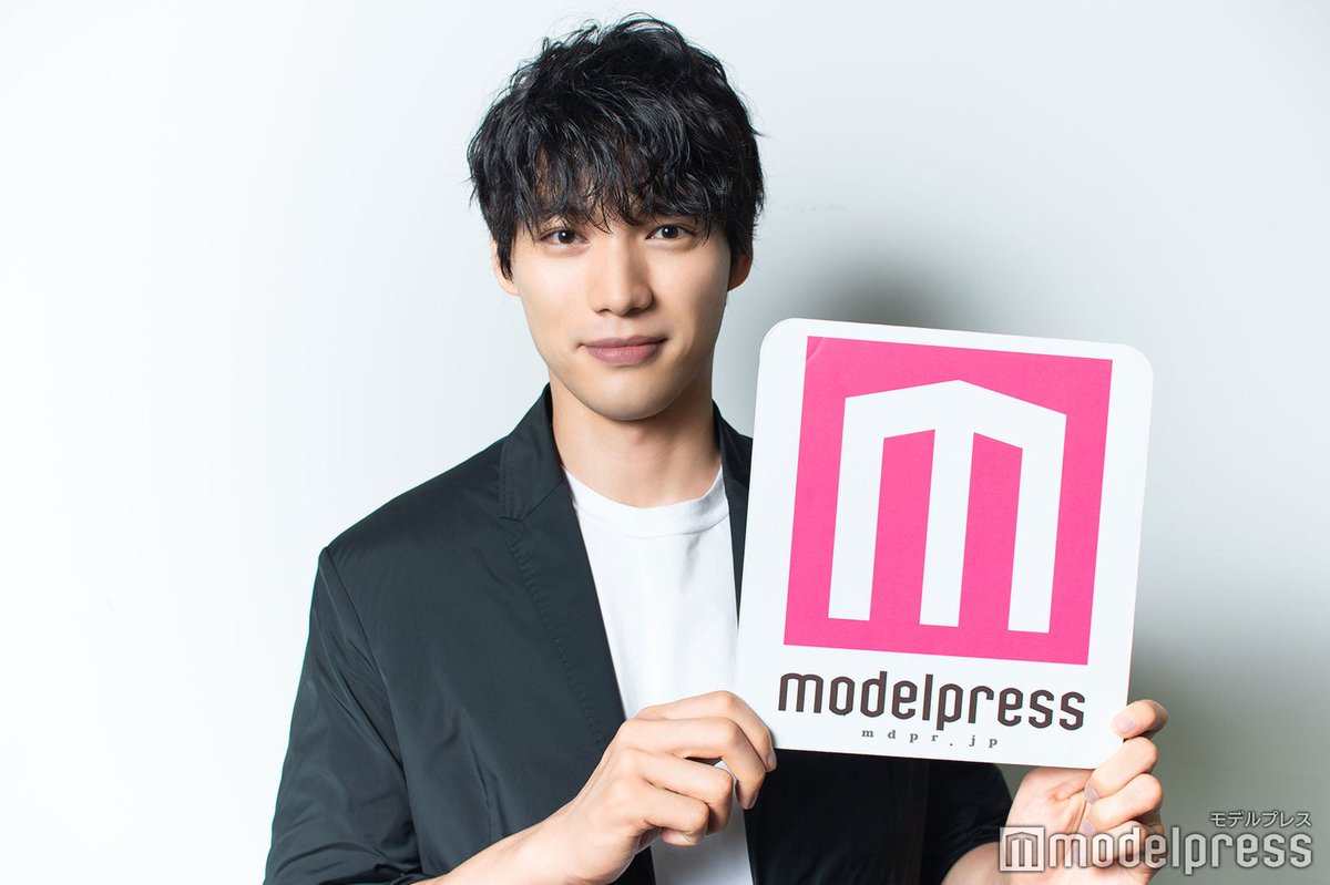 このツイートをRT✨】 福士蒼汰さんの直筆サイン入りチェキを1名様へ