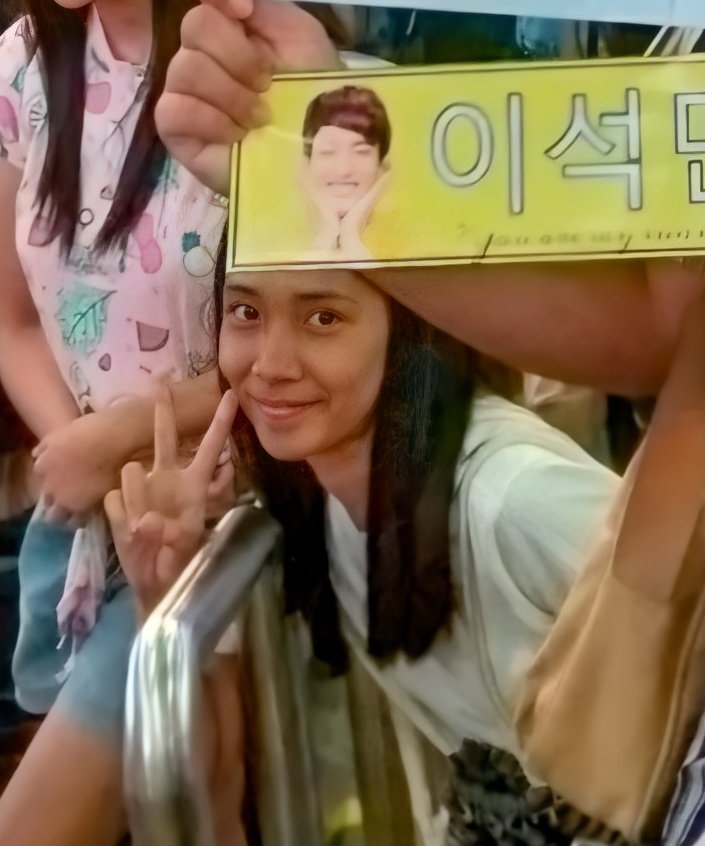 BonoSVT's tweet image. hello, carat stan twt! 
please do your thing! 😅
help me find ms. photobomber! 

nagulat and natawa ako kasi
2 years na nakalipas and ngayon
lang kita napansin sa photo ko!
nawala stress ko sayo mamsh 😂

kapag nahanap kita dito sa stan twt,
ite-treat kita sa moa next con! ❤