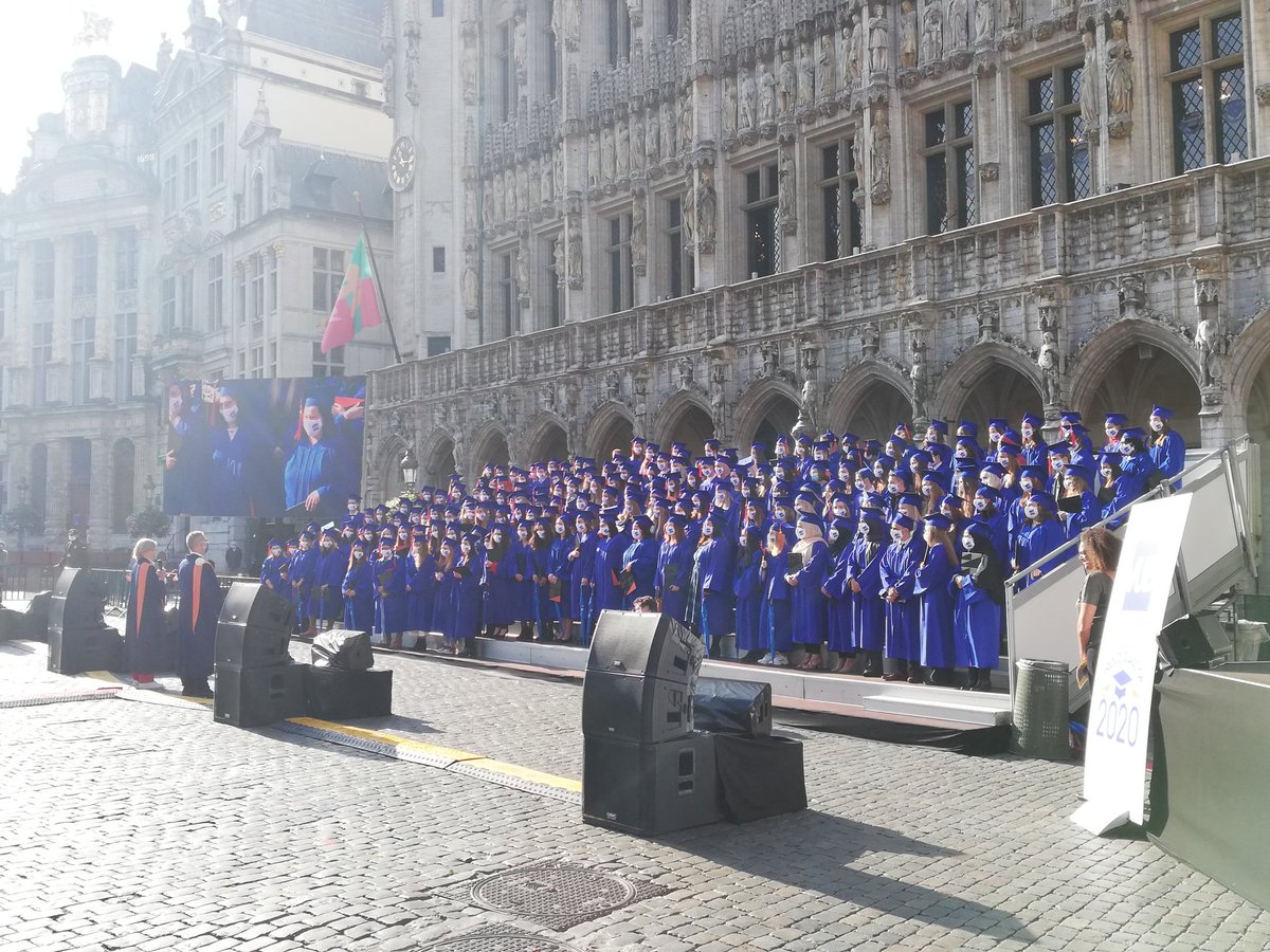 koenmaertens's tweet photo. Wàt een eer om #denieuwelichting agogen, onderwijskundigen en psychologen te mogen toespreken op hun #graduationceremony @VUBrussel #PE #konnekteer #engageer #DeWereldHeeftJeNodig
@PauwelsCpauwels #VUBclassof2020 https://t.co/17prXk2HdV