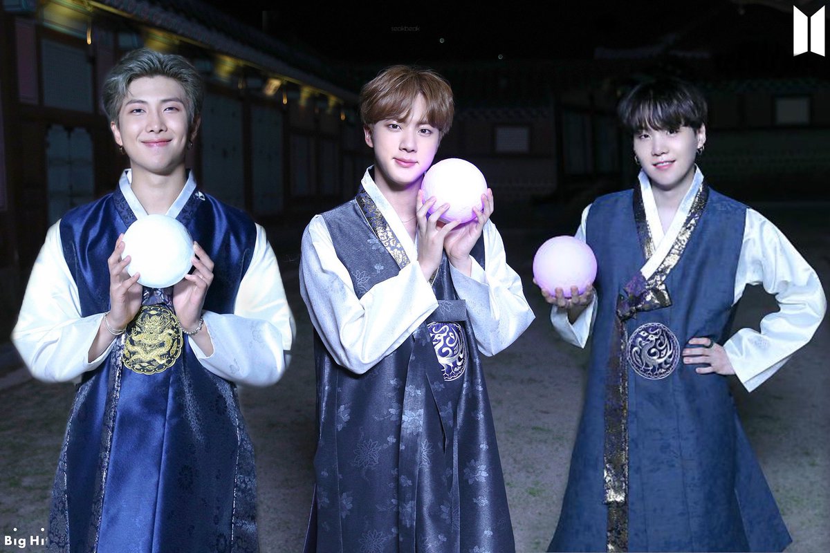 seokbeak's tweet photo. Moonchild            MOON           Moonlight https://t.co/cLfRYm3HOM