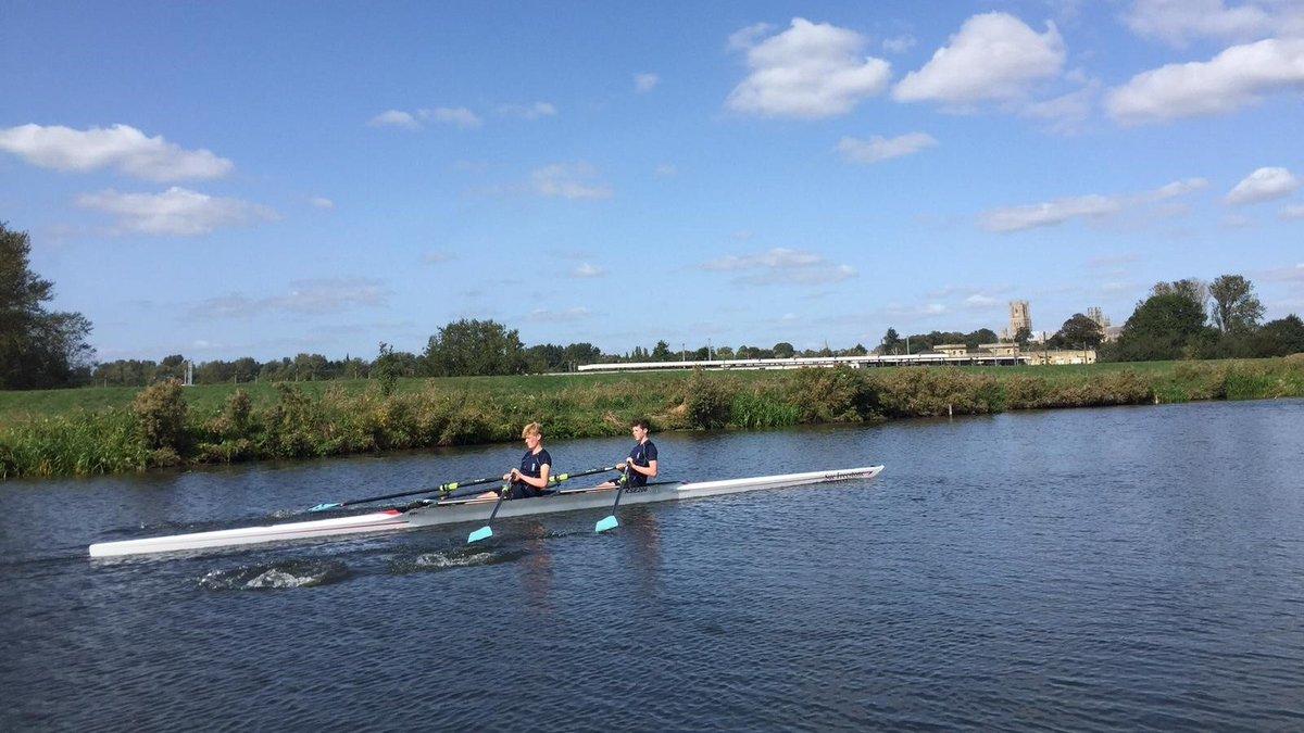 Kings_Ely's tweet photo. Some photos of our Year 9-13 Rowers out training on the River Great Ouse last week! βοΈ @Kings_Ely_BC #KingsEly #Rowing #KingsElyRowing #KingsElyBoathouse #SchoolSport #Sport #KingsElySport #SchoolRowing #Energy #Ely #Passion #Skill https://t.co/nQ2niiMKaf