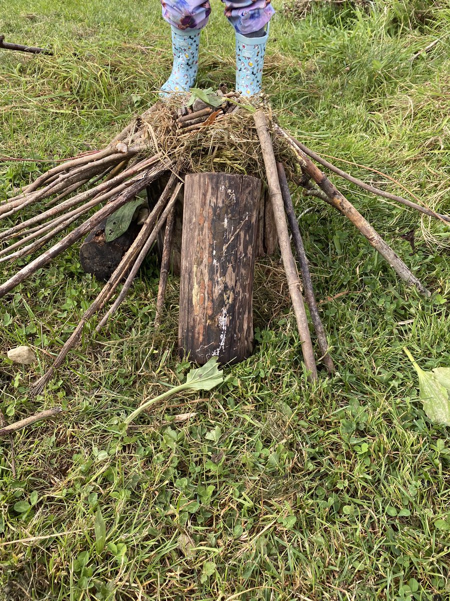 123FmyL's tweet photo. During this mornings Forest School we made homes for fairies and elves🧚‍♀️🧝‍♂️. Here are a few that Year One created, well done Owls and Larks 👍 @CoopersEdgeSch #forestschool #outdoorlearning #imagination #creative #thegreatoutdoors https://t.co/P3y8t5oZb5